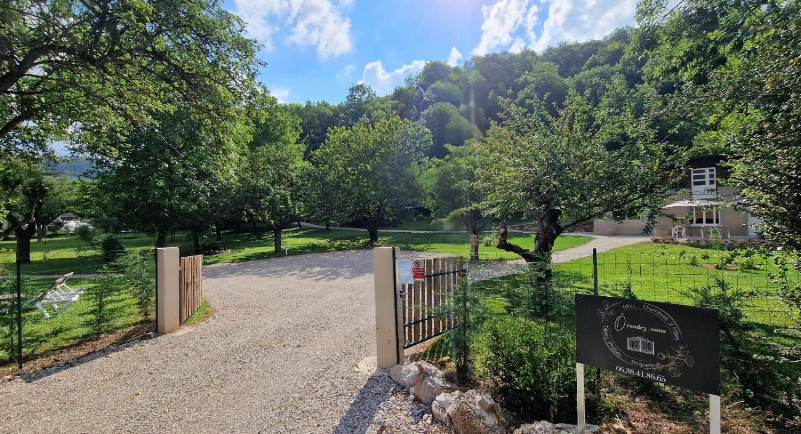 Gite L'Enclos O Rendez-Vous Roquefeuil-Pays De Sault- Avec Jardin Экстерьер фото